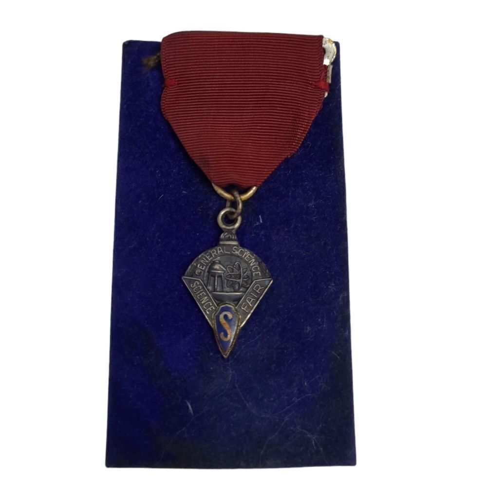 VINTAGE 1950s General Science 1958 Science Fair medal pin Salem MA